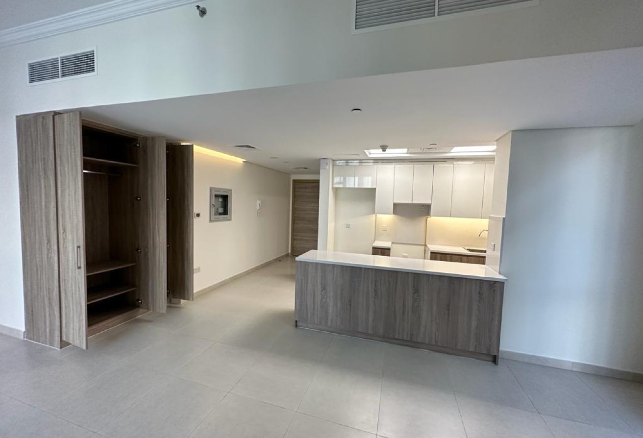 large-studio-great-community-rented