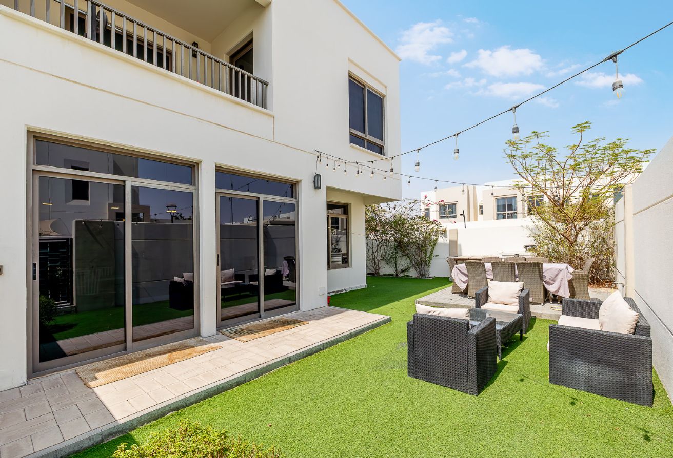 single-row-pool-park-view-4-bedroom-maids